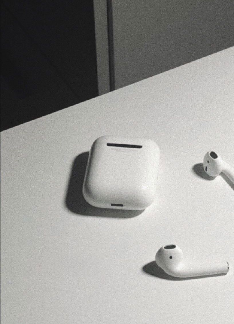 AIRPODS
